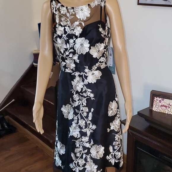 NWT Size 6 Studio New York Black & Ivy Lace Dress - Picture 1 of 9